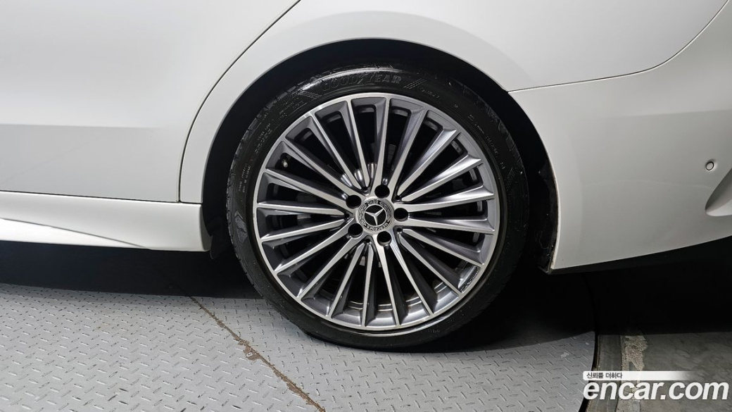 Mercedes-Benz C-Class C300 4MATIC AMG Line, 2023