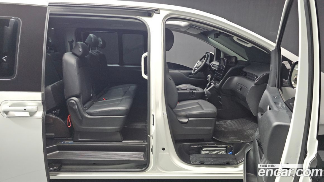 Hyundai Staria Tourer 9-Seater, 2024