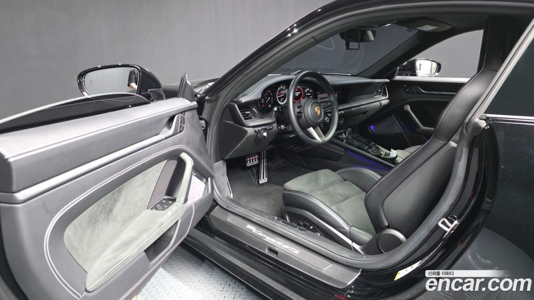 Porsche 911 Carrera 4 GTS, 2023