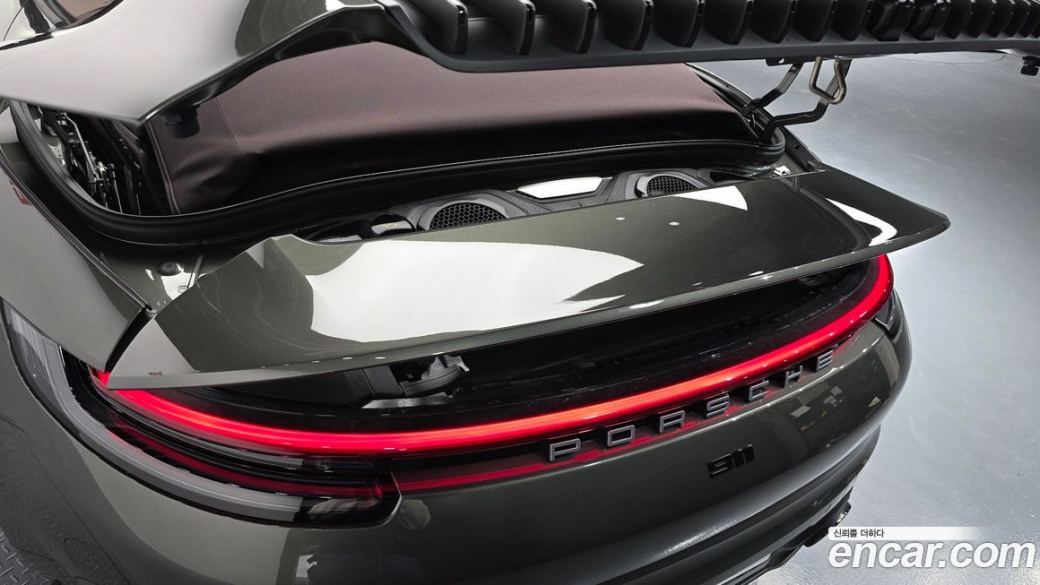Porsche 911 Carrera Cabriolet, 2023