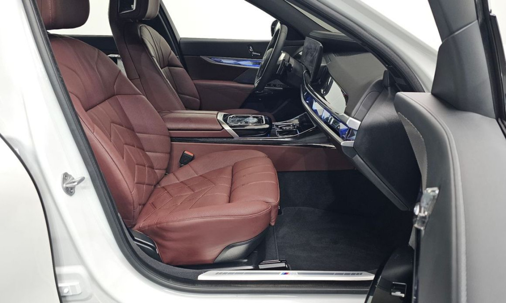 BMW 7-Series 740i xDrive M Sport, 2025
