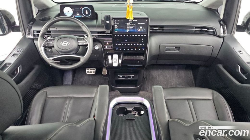Hyundai Staria 4WD Lounge 9-Seater, 2025