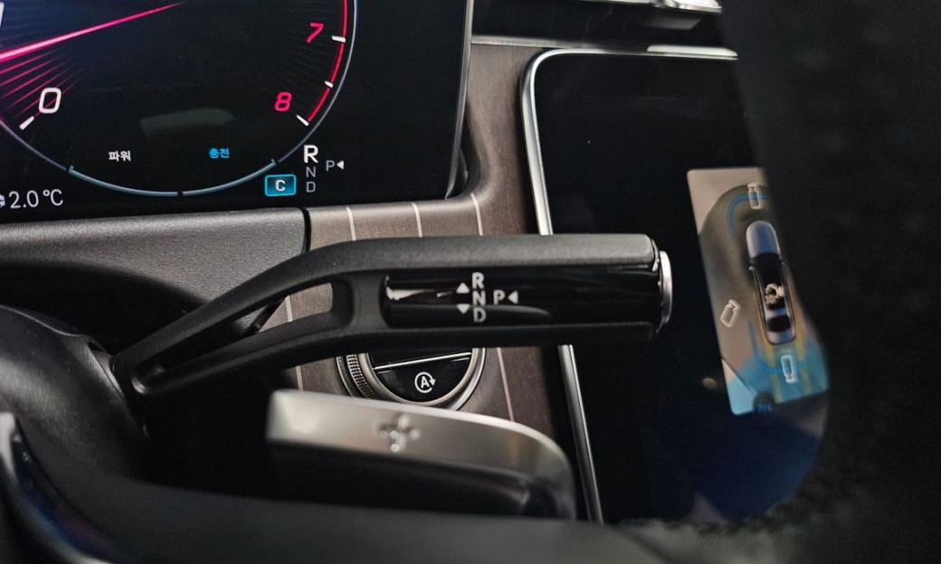 Mercedes-Benz E-Class E300 4MATIC Exclusive, 2025