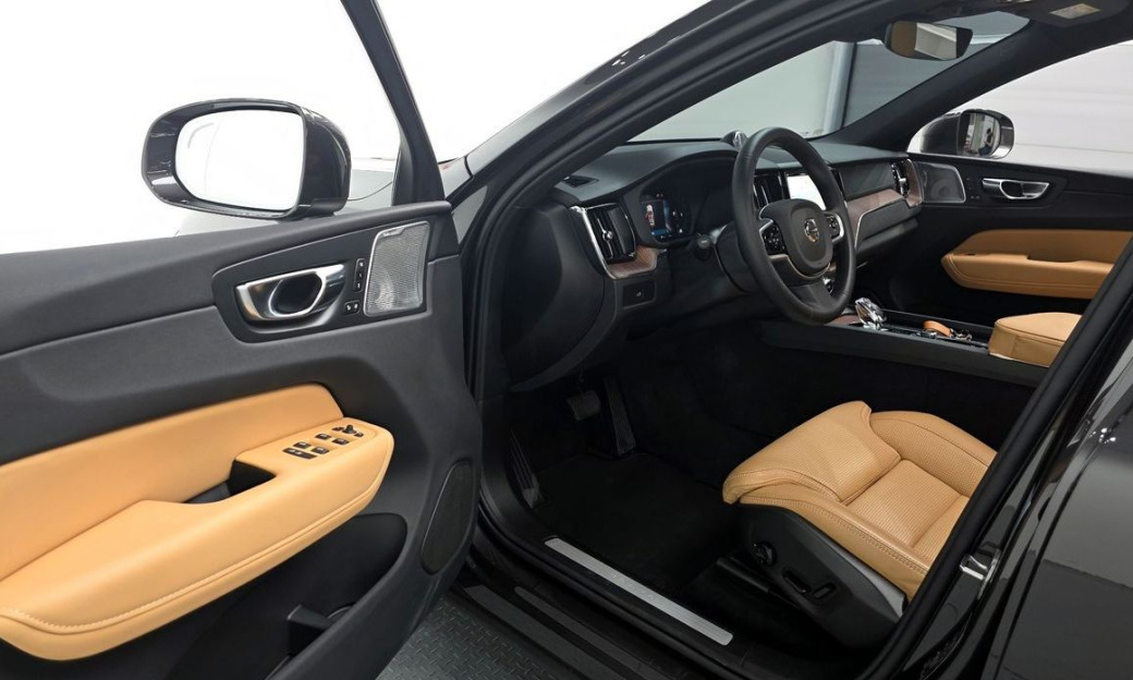 Volvo XC60 B5 Ultra Bright, 2025