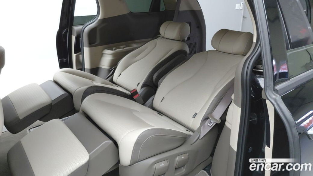 Kia Carnival 7-Seater Gravity, 2025