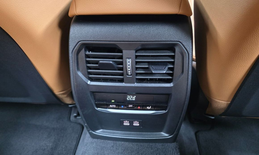 BMW 3-Series 320i M Sport, 2025