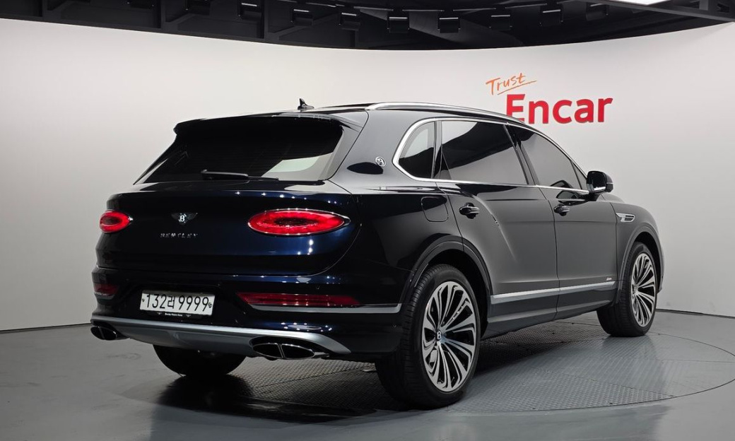 Bentley Bentayga 4.0 V8 EWB Azure, 2025
