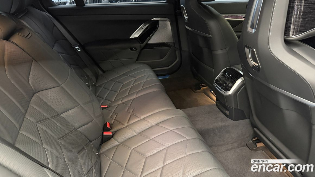 BMW 7-Series 740i xDrive M Sport, 2025