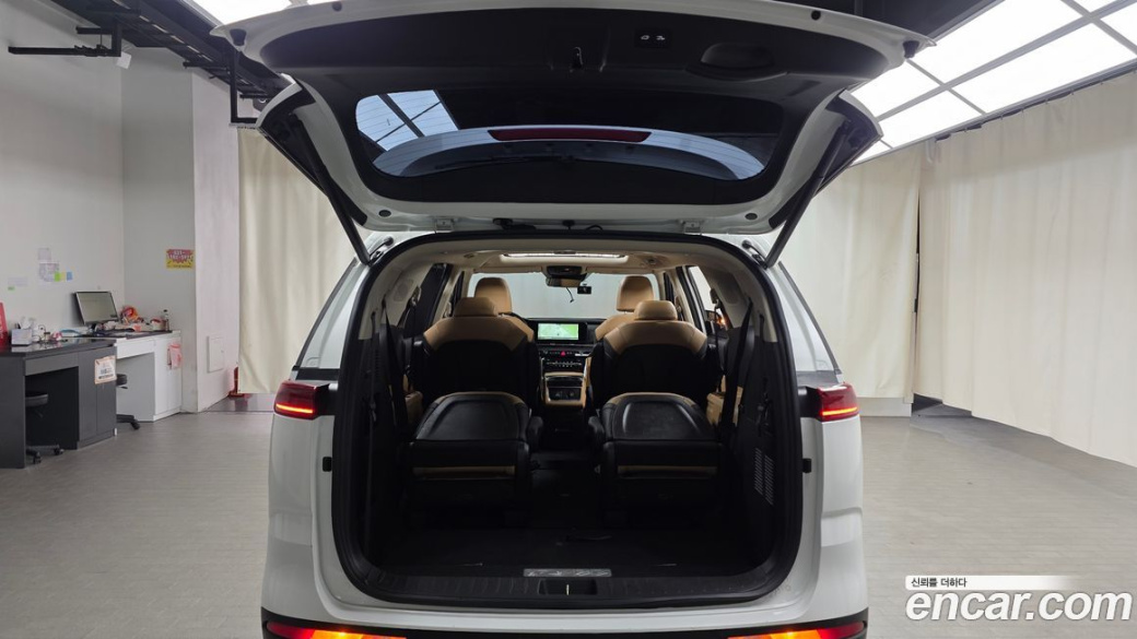 Kia Carnival 9-Seater Signature, 2023