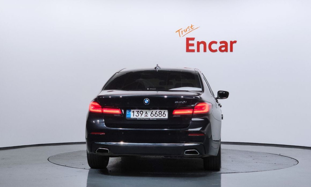 BMW 5-Series 530i Luxury, 2022