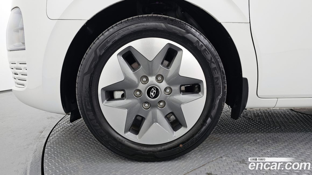 Hyundai Staria 4WD Tourer 9-Seater, 2023