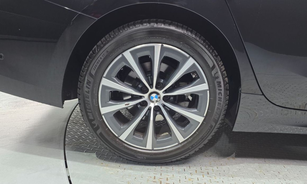 BMW 3-Series 320i, 2023