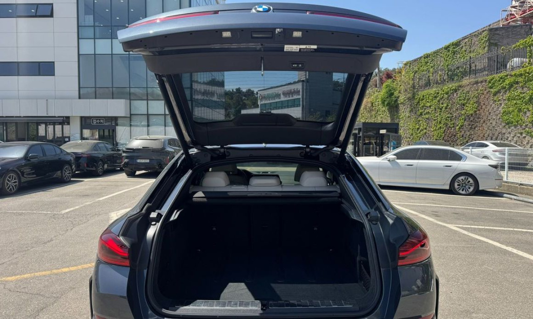 BMW X6 M50i, 2022
