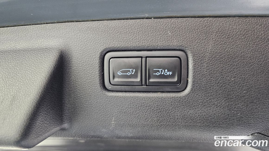 Hyundai Staria 4WD Tourer 11-Seater, 2023