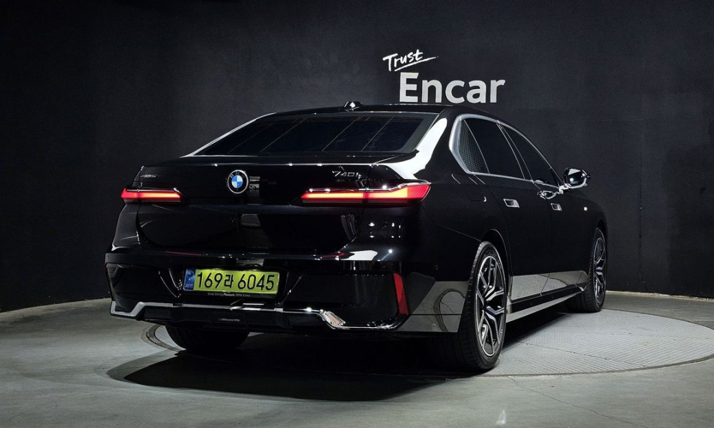 BMW 7-Series 740i xDrive M Sport, 2025
