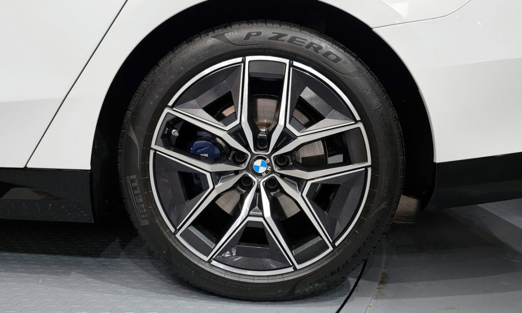 BMW 5-Series 520i M Sport, 2025