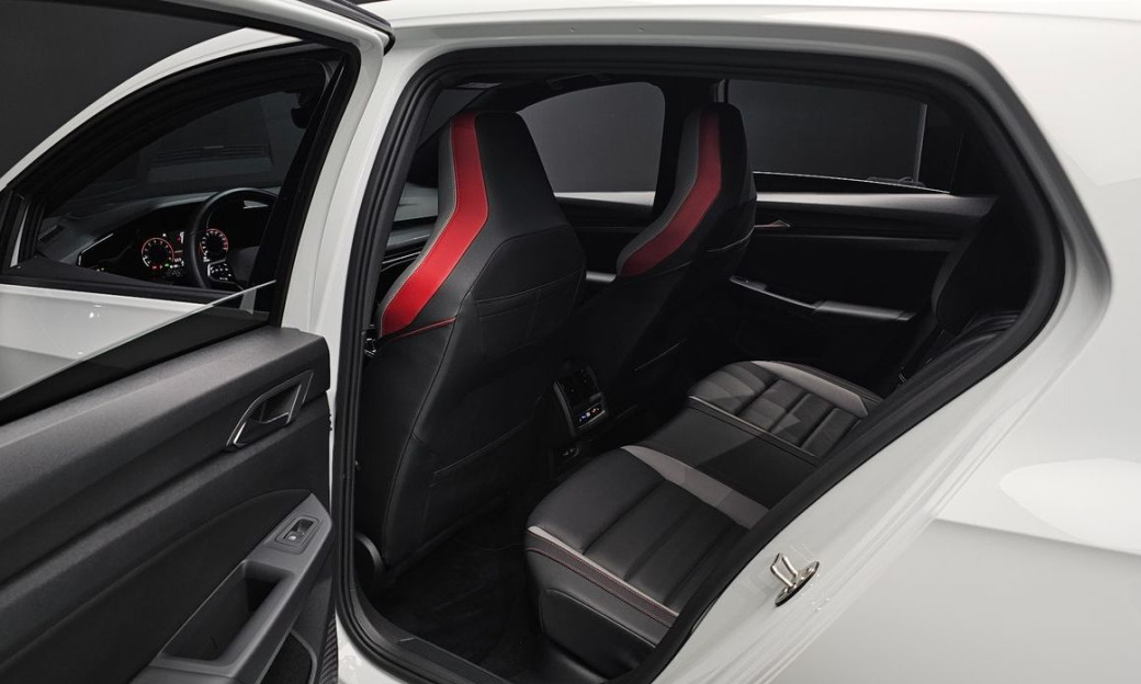Volkswagen Golf 2.0 GTI, 2024