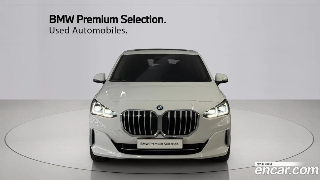 BMW 2-Series 220i Luxury, 2024