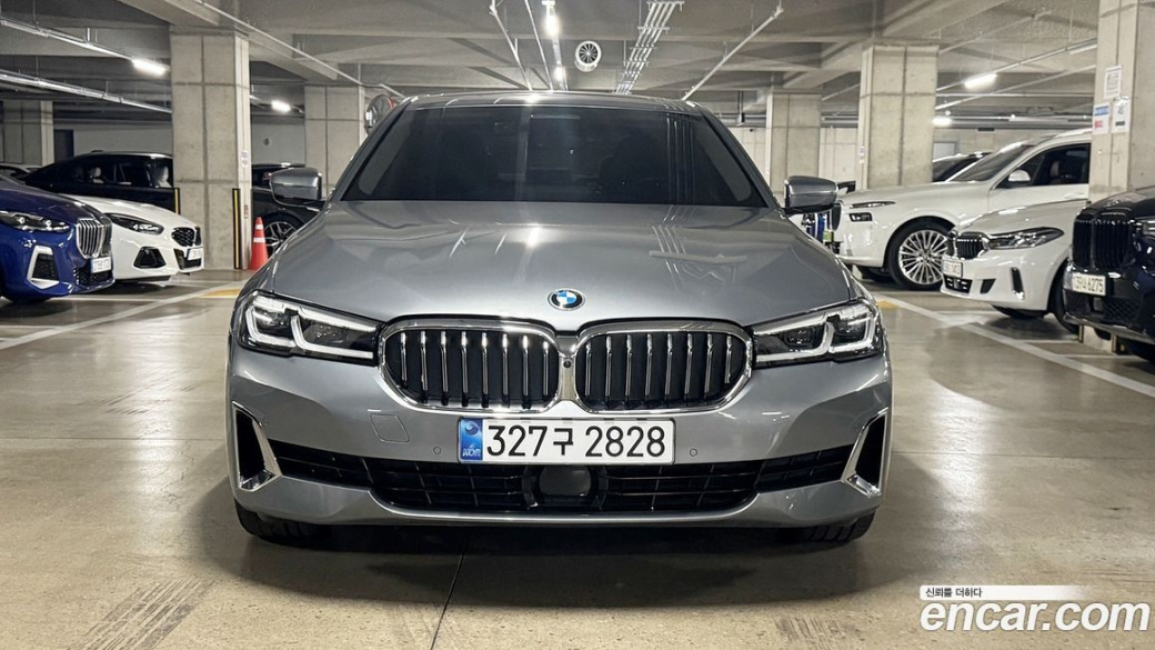 BMW 5-Series 523d Luxury, 2023