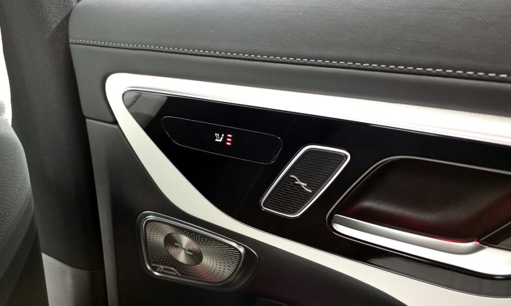 Mercedes-Benz GLC-Class GLC300 4MATIC AMG Line, 2025