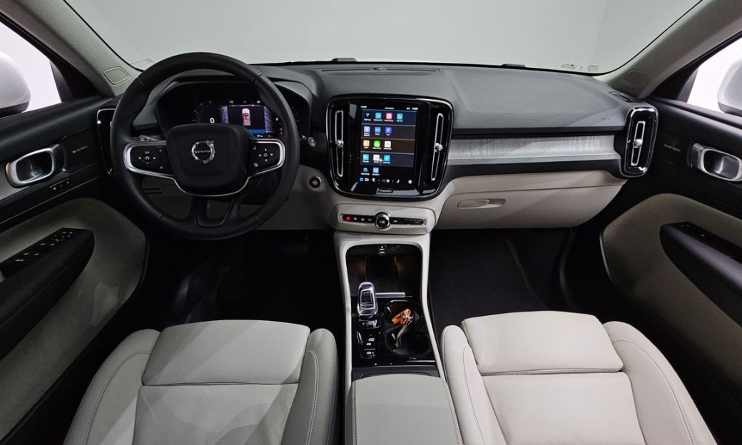 Volvo XC40 B4 Ultimate Bright, 2024
