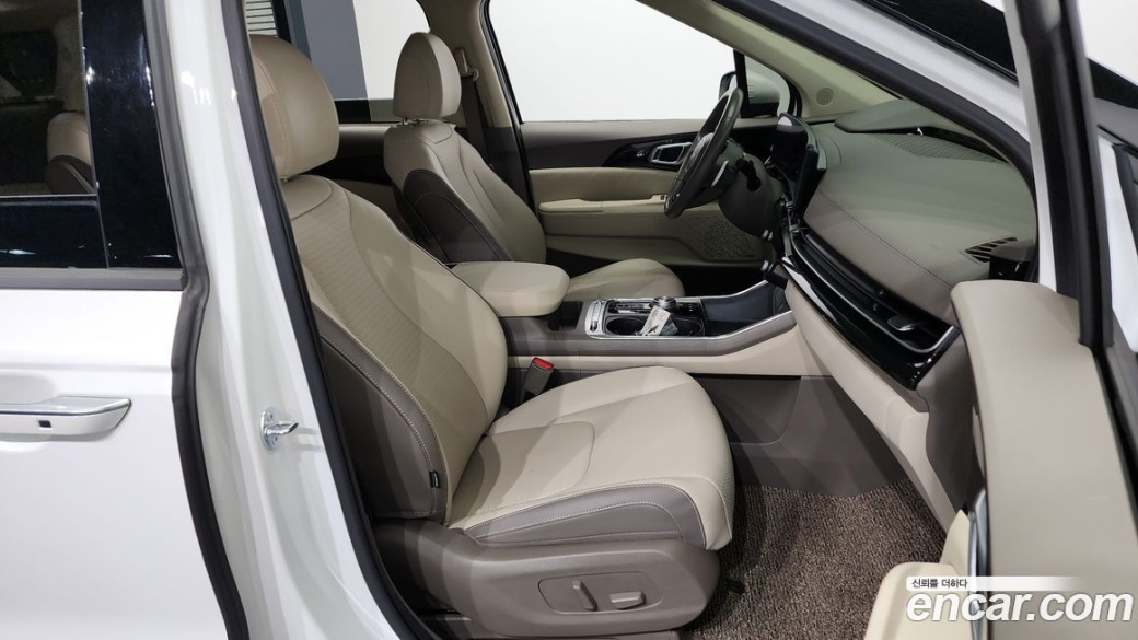 Kia Carnival 9-Seater Signature, 2024