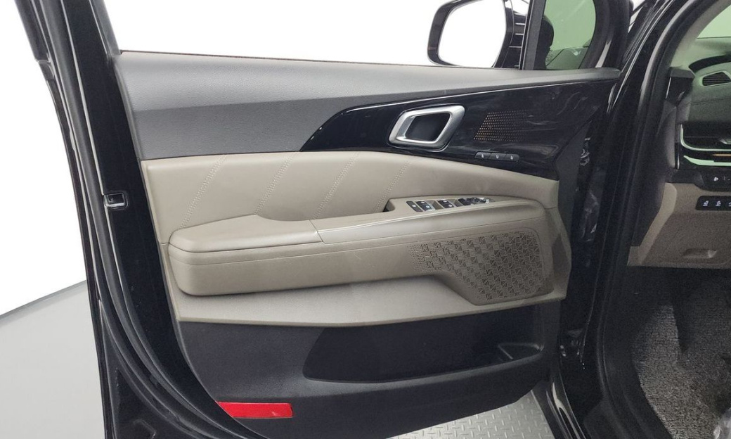 Kia Carnival 9-Seater Signature, 2025