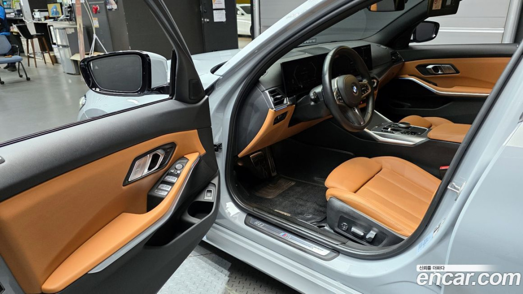 BMW 3-Series 320i M Sport, 2023