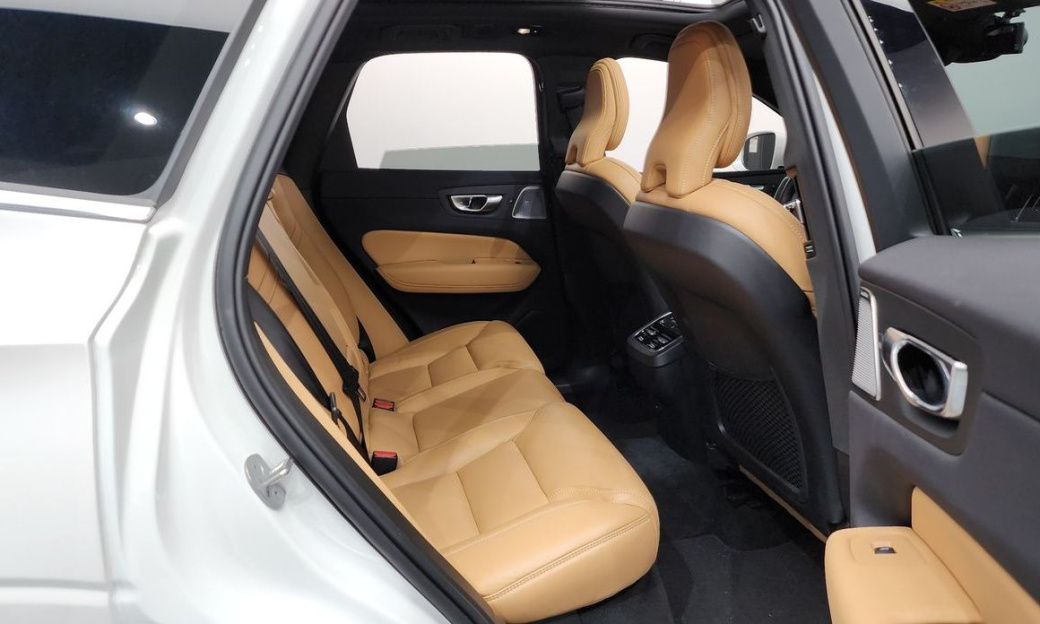 Volvo XC60 B5 Ultimate Bright, 2024