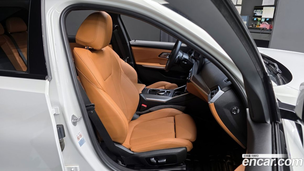 BMW 3-Series 320i M Sport, 2023
