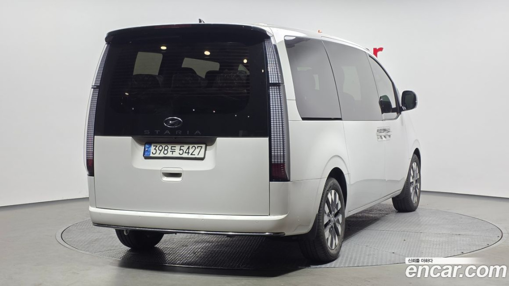 Hyundai Staria Lounge 9-Seater, 2023
