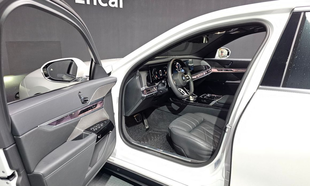 BMW 7-Series 740d xDrive M Sport, 2025
