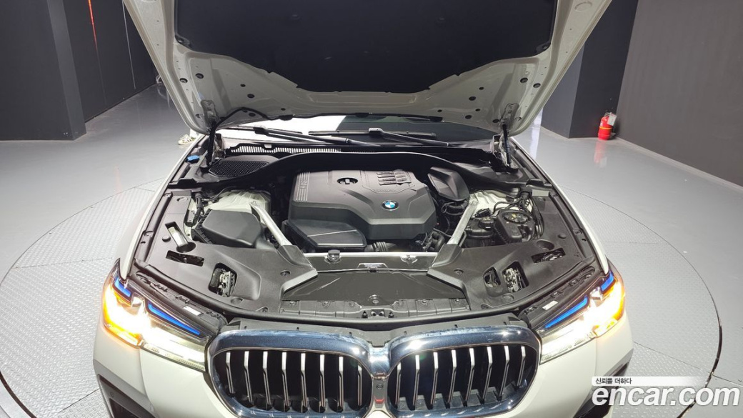 BMW 5-Series 530i xDrive M Sport Package, 2023