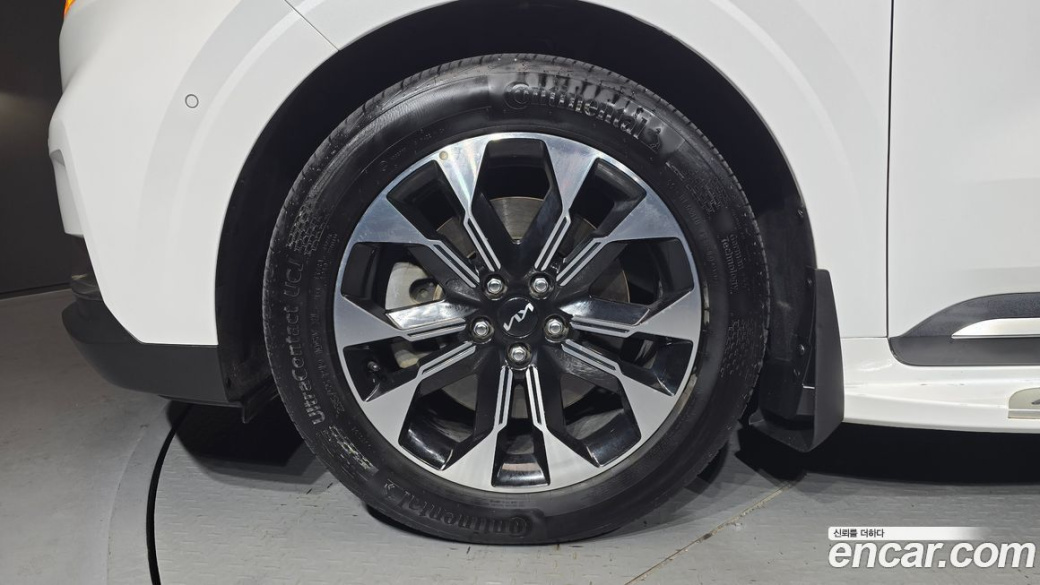 Kia Carnival 9-Seater Signature, 2023
