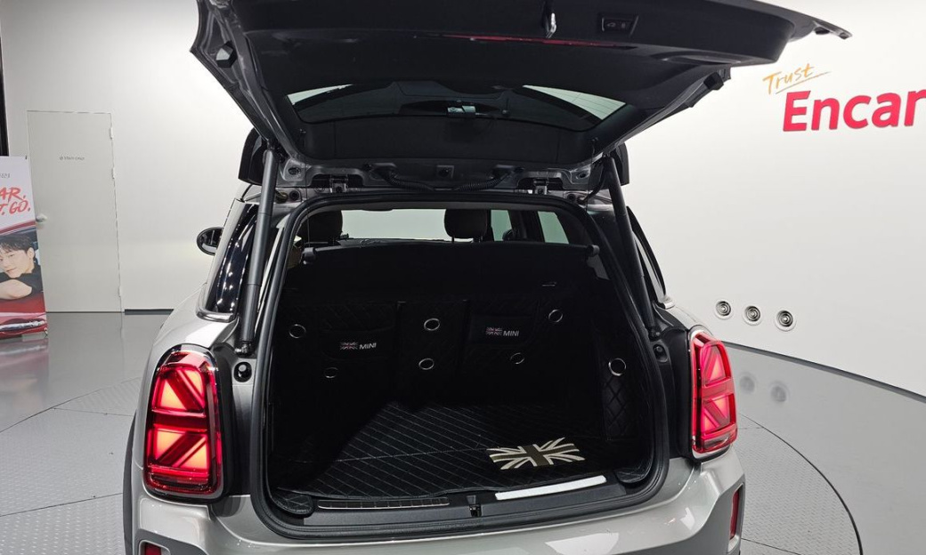 Mini Countryman Classic Plus Launch Pack, 2024
