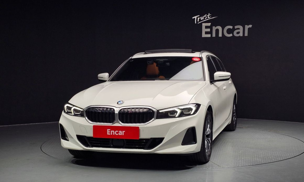 BMW 3-Series 320i Touring, 2024