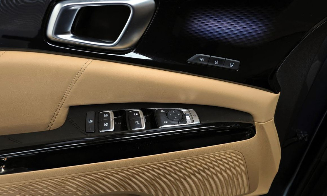 Kia Carnival 9-Seater Signature, 2023