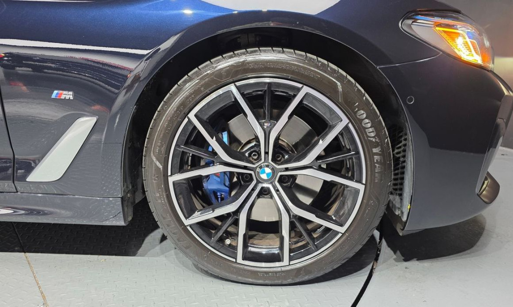 BMW 5-Series 530i M Sport Package, 2023