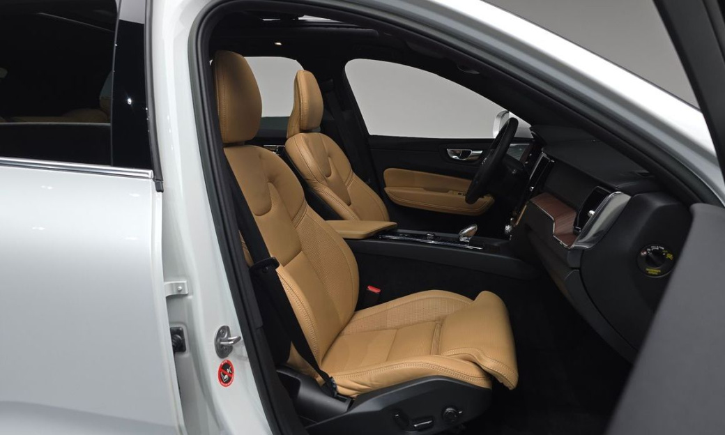 Volvo XC60 B5 Ultimate Bright, 2023