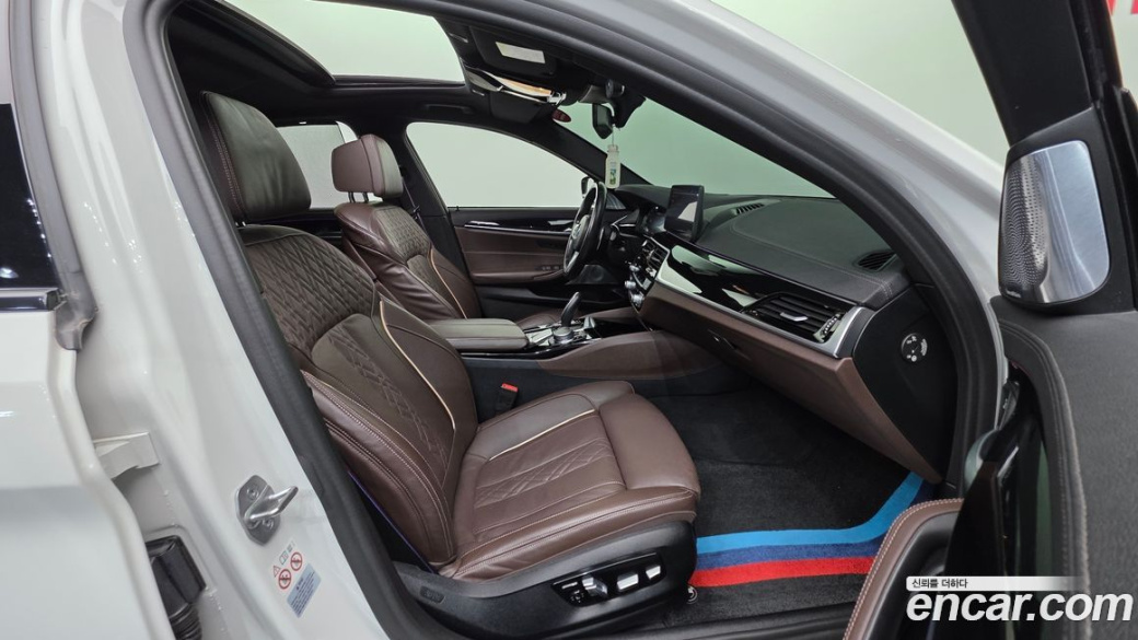 BMW 5-Series M550i xDrive, 2022