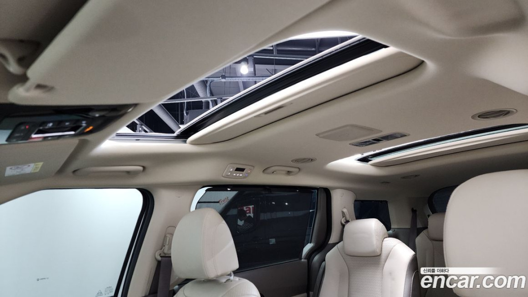 Kia Carnival 9-Seater Signature, 2023