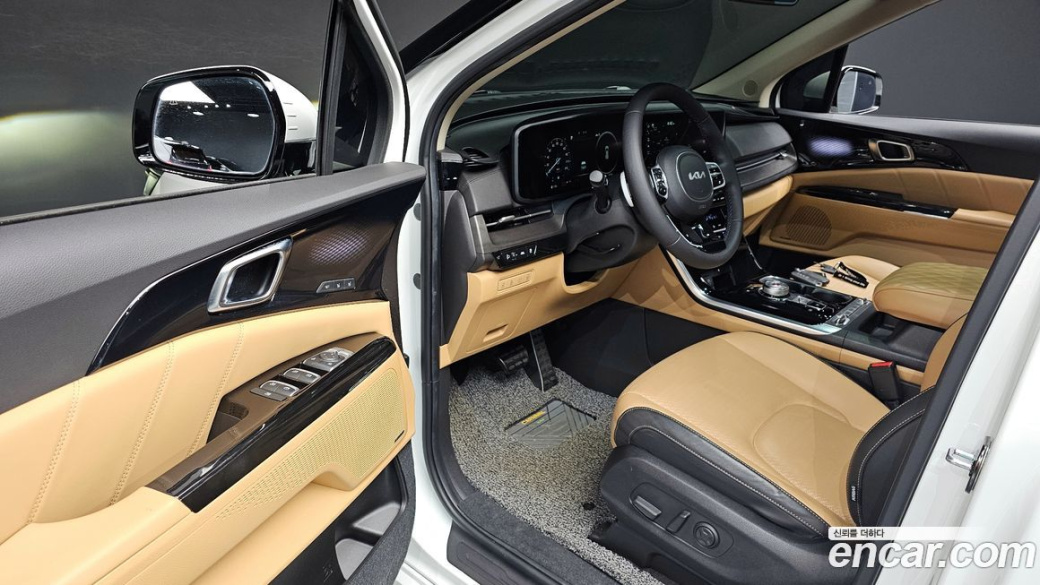 Kia Carnival 9-Seater Signature, 2023