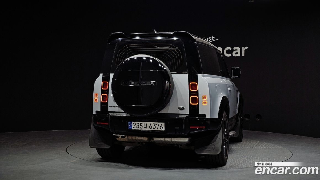 Land Rover Defender 90 D250 SE, 2022