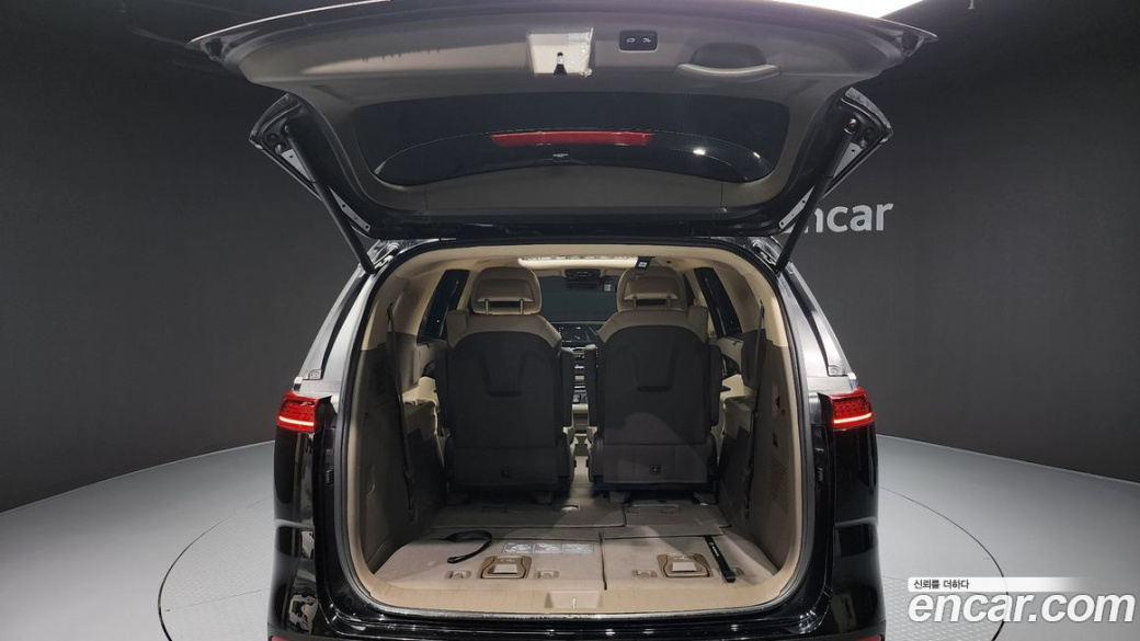 Kia Carnival 7-Seater Signature, 2023
