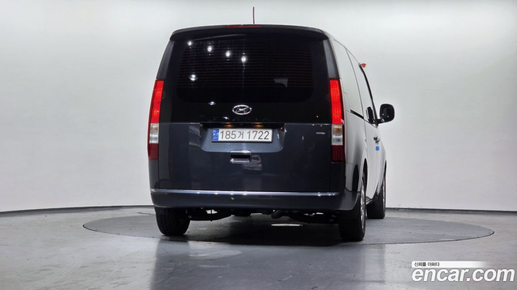 Hyundai Staria 4WD Tourer 9-Seater, 2023