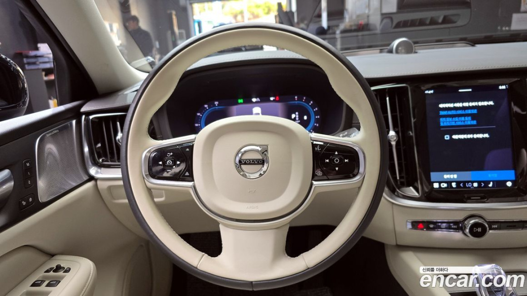 Volvo S60 B5 Ultimate Dark, 2024