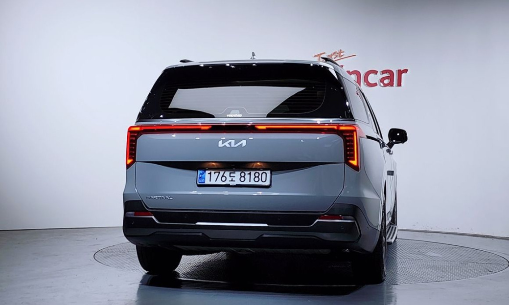 Kia Carnival 9-Seater Gravity, 2024