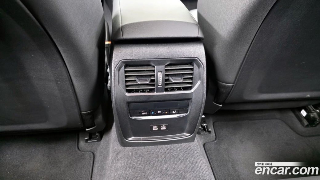 BMW 3-Series 320i M Sport, 2025
