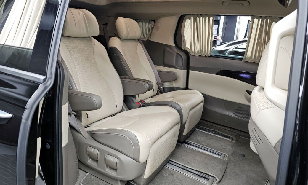 Kia Carnival 7-Seater Hi-Limousine, 2023