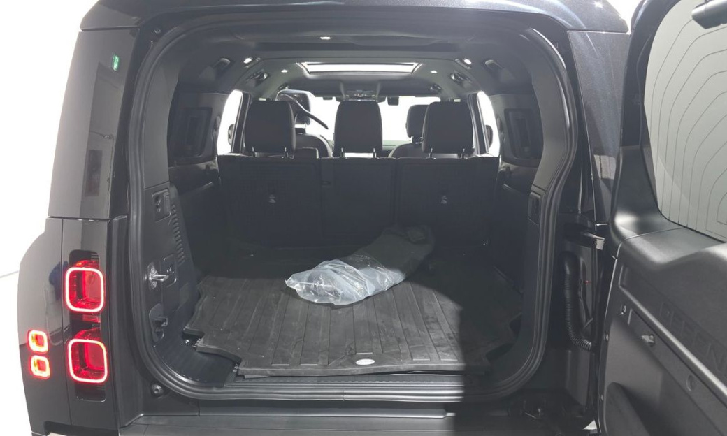 Land Rover Defender 130 P400 Outbound, 2025